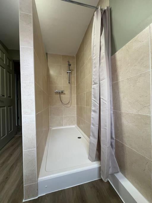 The Rose- Grd Floor, 2-5 Beds, Smarttv, Uni, Tram, M250 Fibre Apartment Nottingham Exterior photo